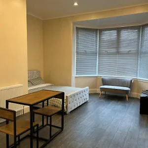 Apartment Lovely 1-bedroom In