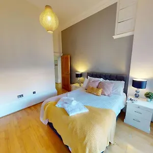Apartment Land Of Ginger Apartment-sleeps 2- Free Parking